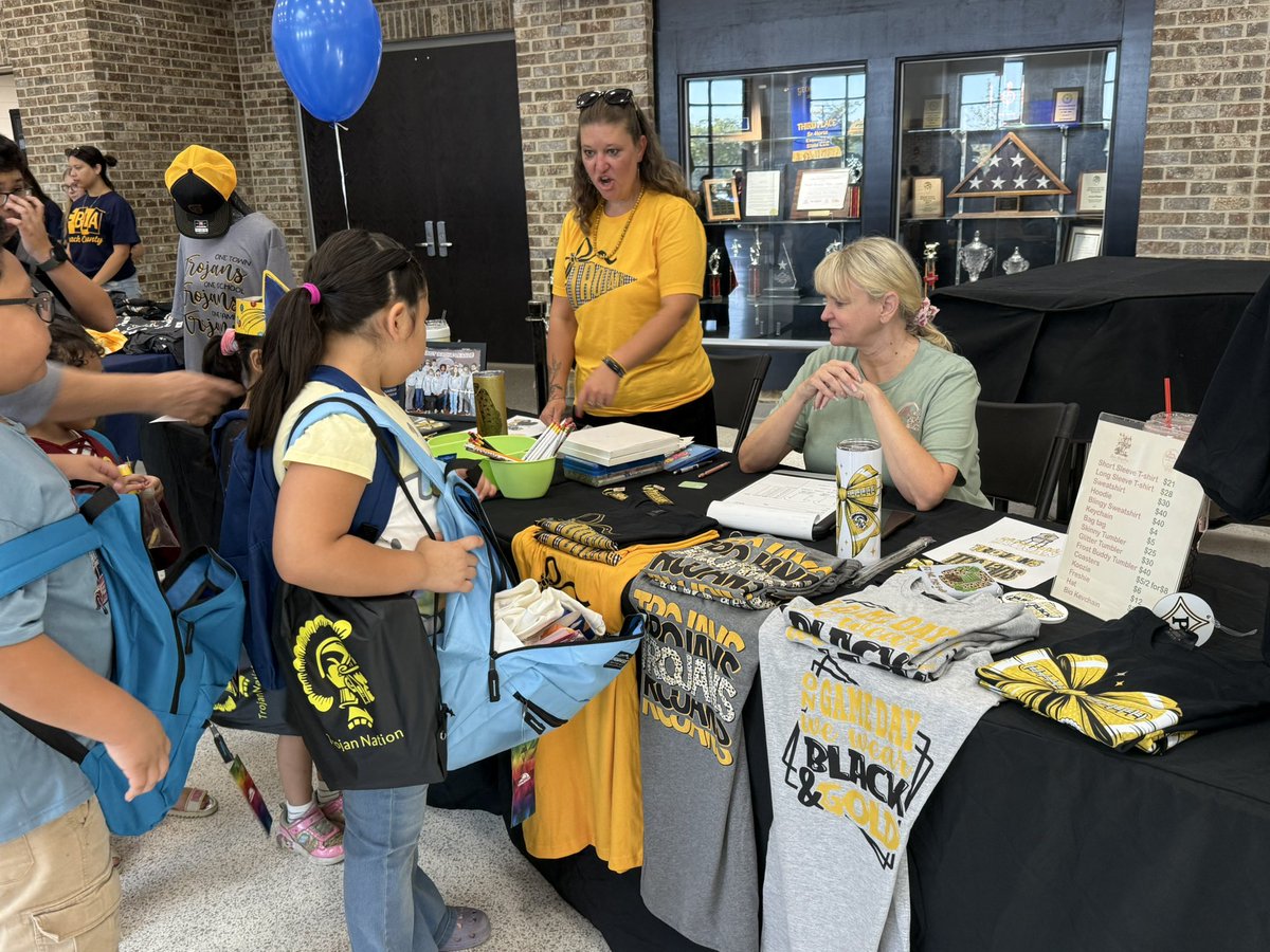 peachschools's tweet image. Our 3rd Annual Trojan Fest was a blast! Thank you to everyone who came out this morning! We look forward to welcoming our students Tuesday!!
#PeachIsASweetPlaceToBe