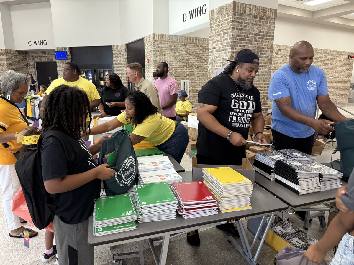 peachschools's tweet image. Our 3rd Annual Trojan Fest was a blast! Thank you to everyone who came out this morning! We look forward to welcoming our students Tuesday!!
#PeachIsASweetPlaceToBe