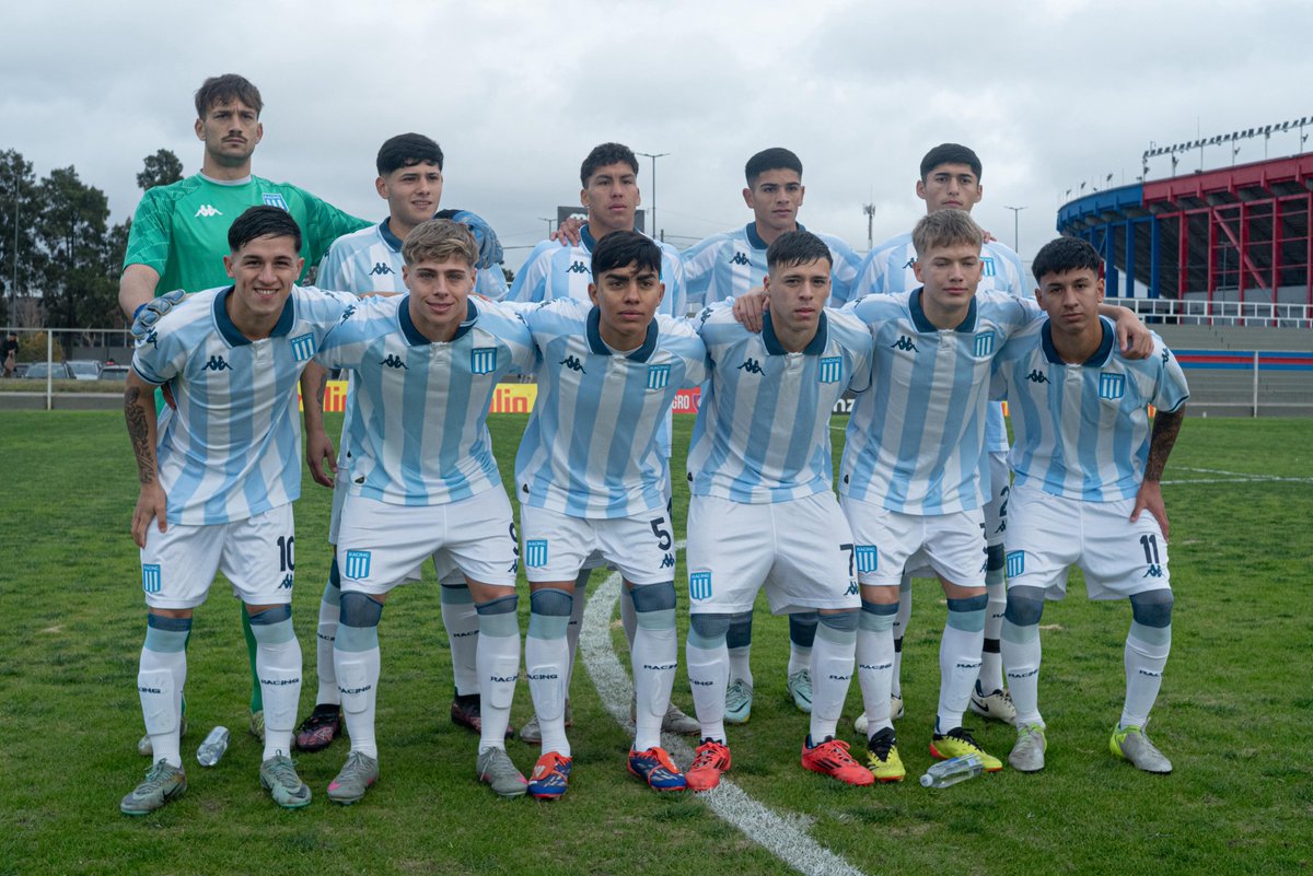 RacingClub's tweet image. Resumen de la 19ª fecha del torneo de Juveniles de la @Liga AFA, ante San Lorenzo.
➡ 𝑬𝑵 𝑬𝑳 𝑷𝑹𝑬𝑫𝑰𝑶 𝑻𝑰𝑻𝑨
Séptima: 4-1 (Benjamín Fischer, Erik Florentín, Benjamín Borowik y Enzo Ibarras ⚽)
Octava: 0-3.
Novena: 0-3.
➡ 𝑬𝑵 𝑳𝑨 𝑪𝑰𝑼𝑫𝑨𝑫 𝑫𝑬𝑷𝑶𝑹𝑻𝑰𝑽𝑨…