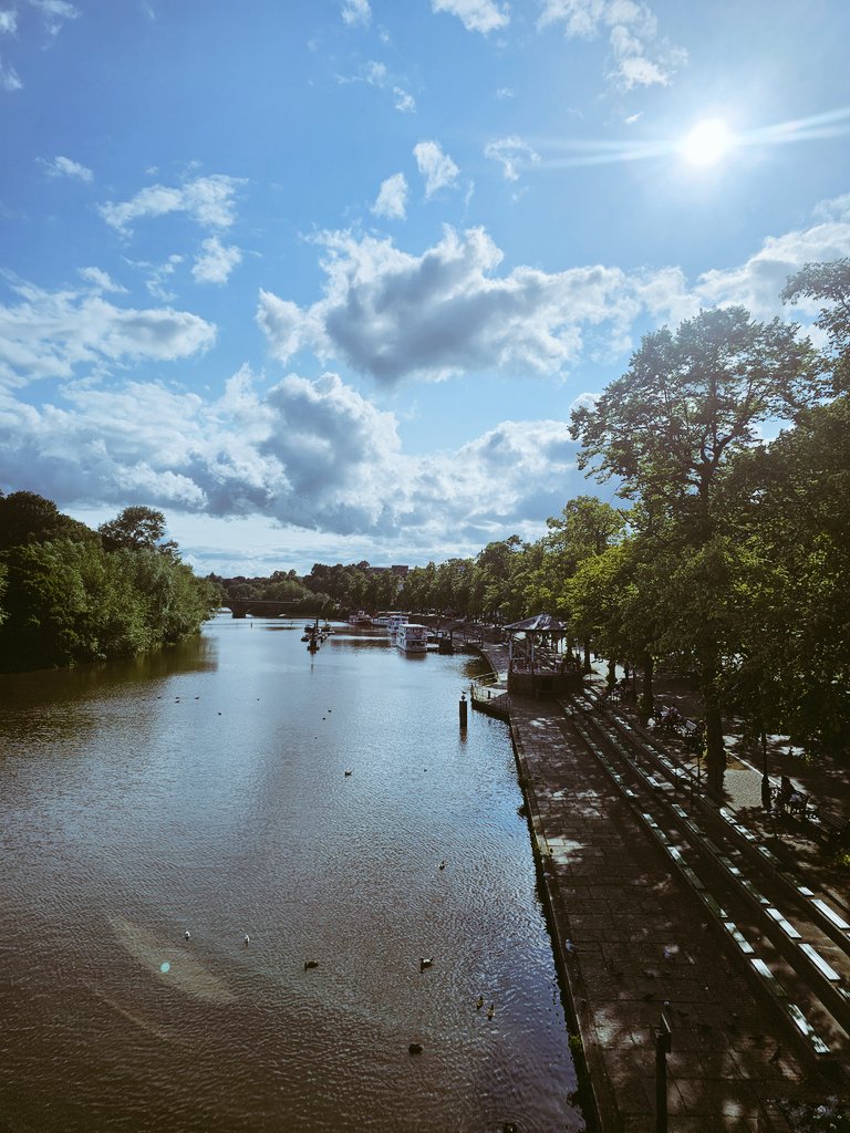 AerialBolero's tweet image. Let there always be a bright spot in your heart for the people around you. They might need a bit of sunshine.