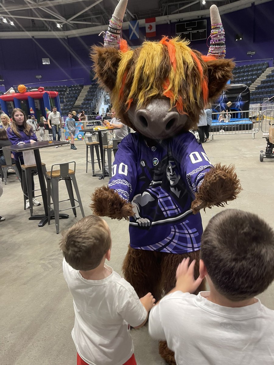 JudithT0911's tweet image. Nice afternoon at the @ClanIHC fun day, nephews had a great time and were buzzing to see @Clangus00 again. Can’t wait for season to start now 💜