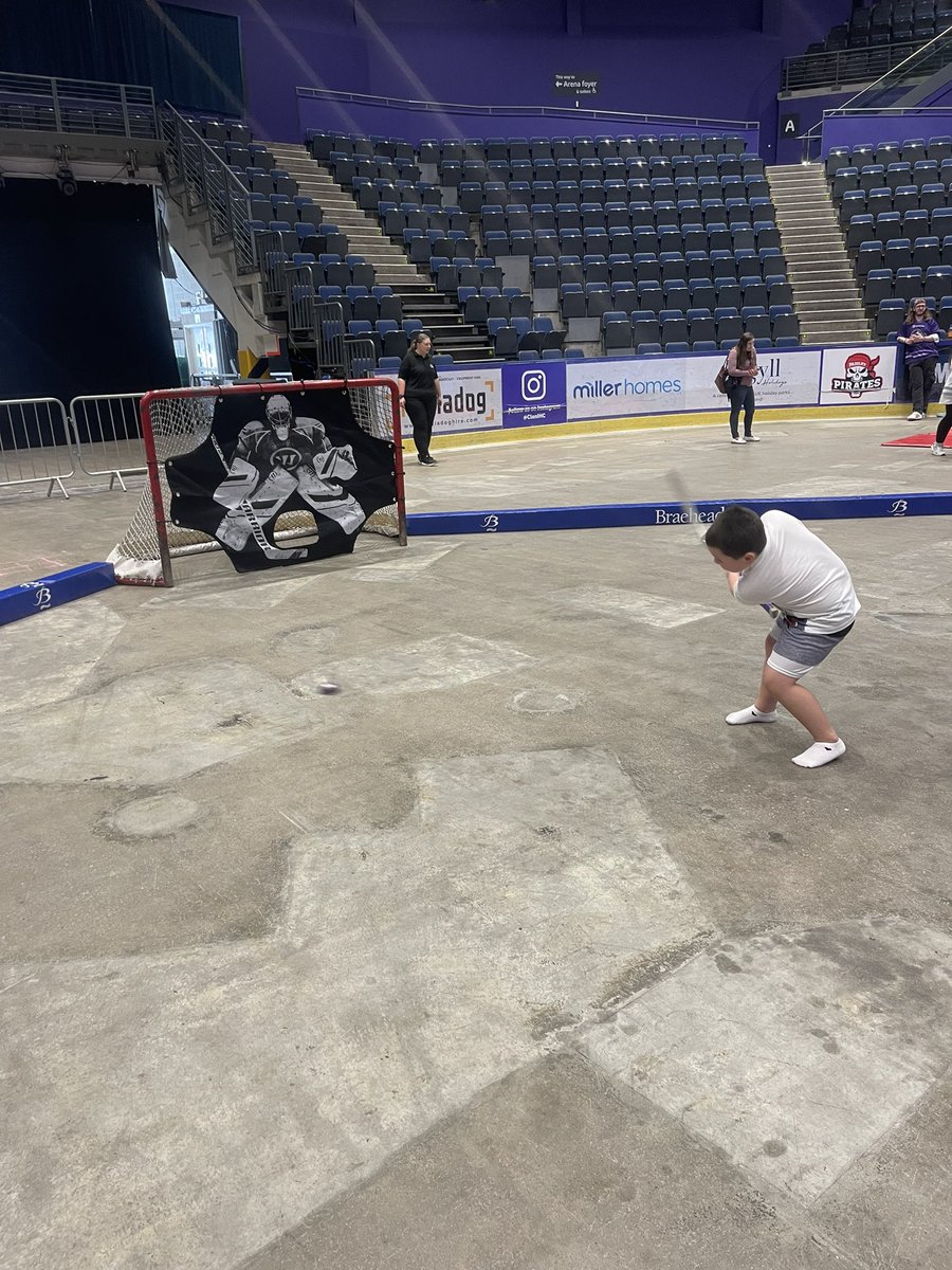JudithT0911's tweet image. Nice afternoon at the @ClanIHC fun day, nephews had a great time and were buzzing to see @Clangus00 again. Can’t wait for season to start now 💜