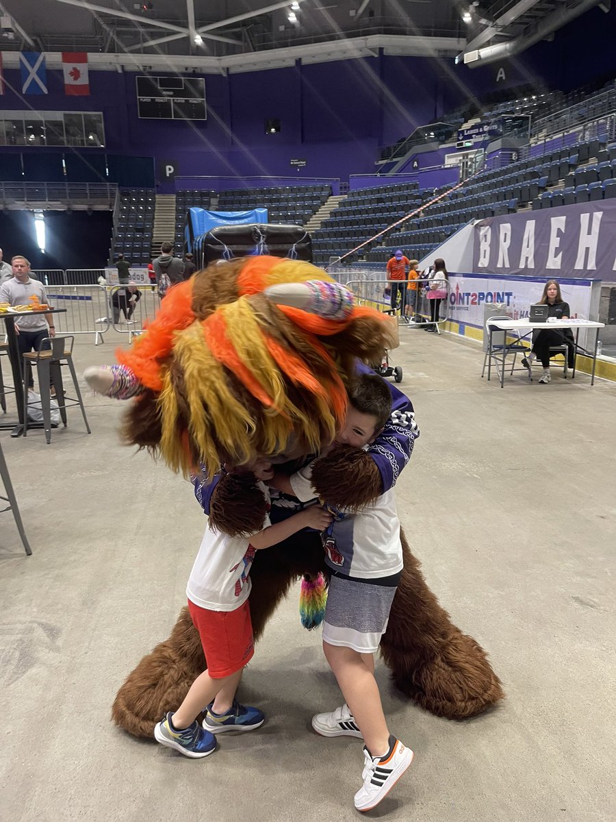 JudithT0911's tweet image. Nice afternoon at the @ClanIHC fun day, nephews had a great time and were buzzing to see @Clangus00 again. Can’t wait for season to start now 💜