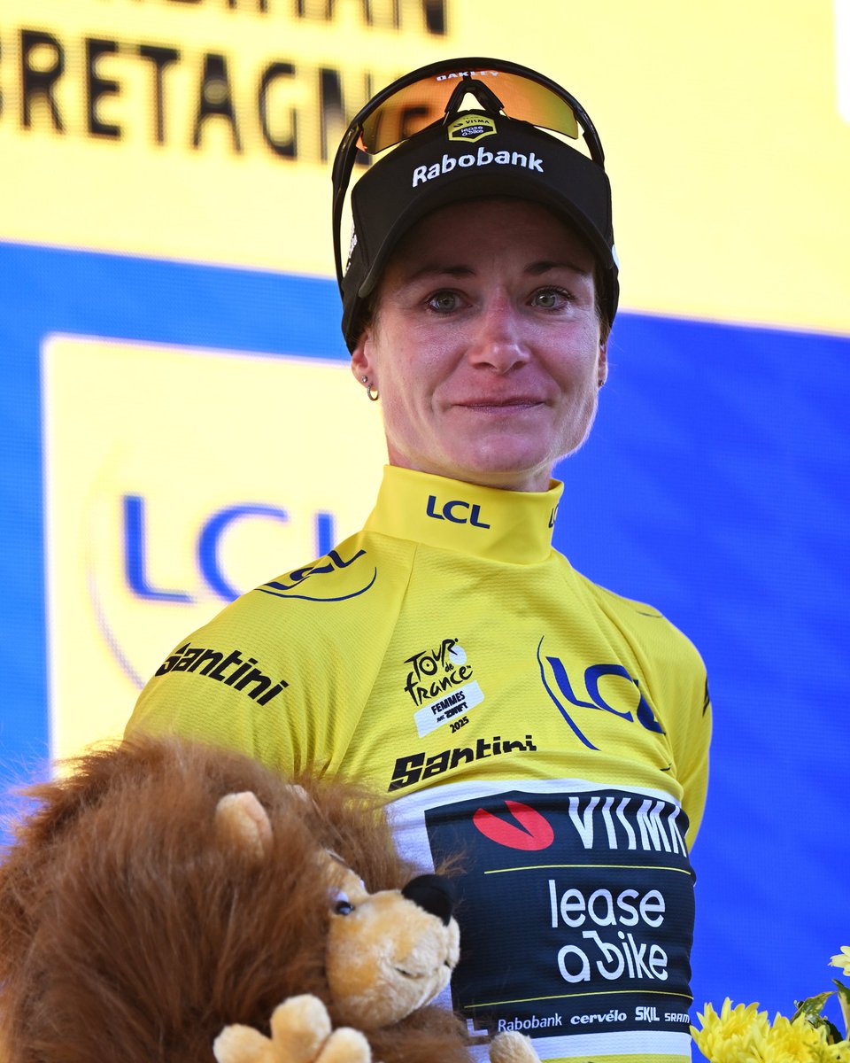 UCI_cycling's tweet image. 💥 Marianne Vos strikes first in @LeTourFemmes!
The Dutch rider tames the peloton in Plumelec, claiming the yellow jersey after an epic inaugural stage. 💛
May the fight begin! 🔥
#TDFF2025