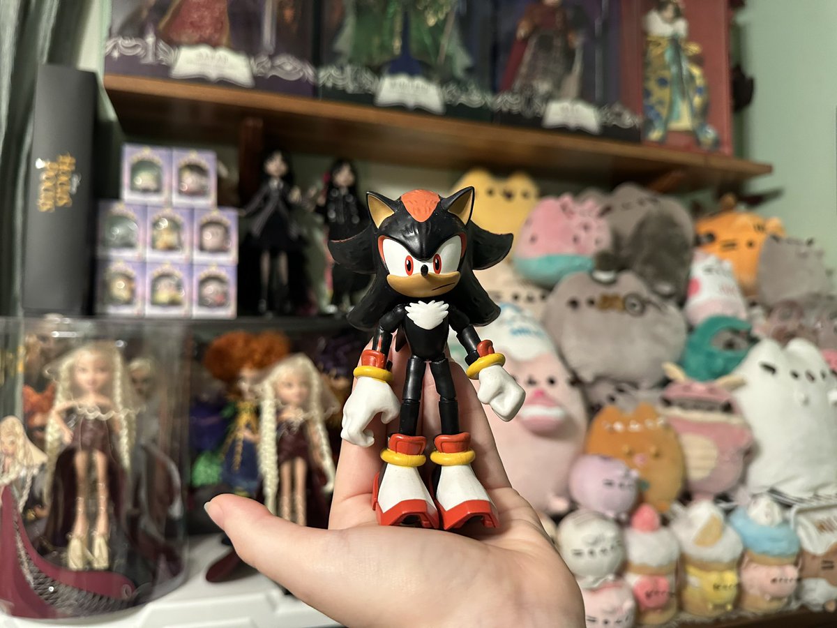 spookiepie_'s tweet image. Holding any Sonic figure after nearly 20 years of playing the games feels so weird to me because… what do you mean this dude I’ve been so used to seeing on a screen my entire life is suddenly in my hand??
#SpookiePie #ShadowTheHedgehog #Sonic