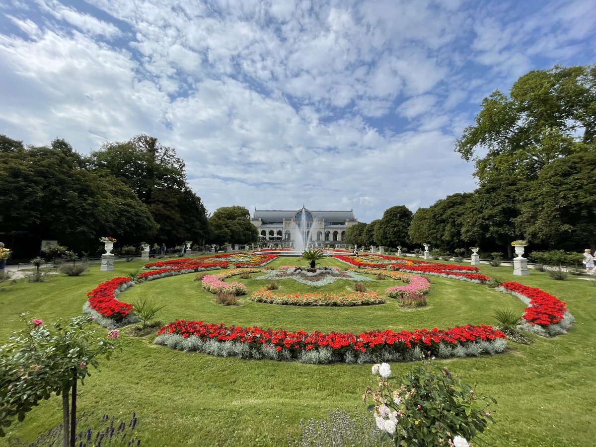 Silabrei's tweet image. Vom Skulpturenpark radelten wir zur Kölner Flora.