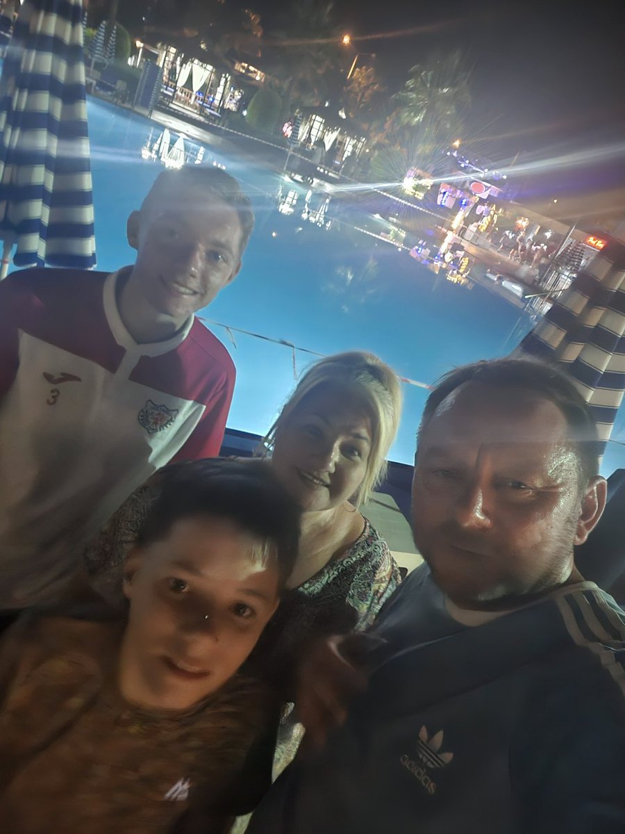 zoemufc's tweet image. Family time 🤩 #teamroberts @SteHolywell @Rhysbach09 @Olliebach12