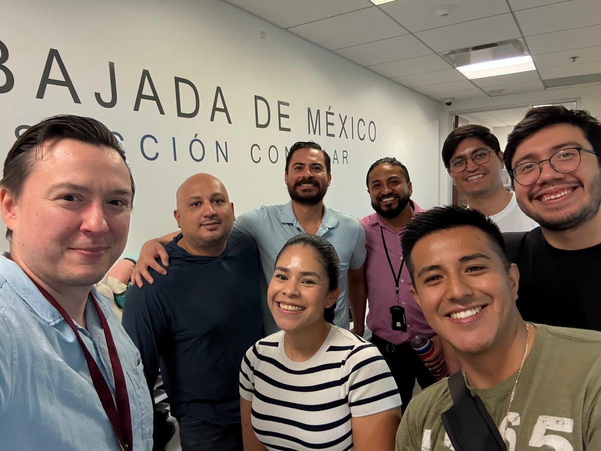 En esta #JornadaSabatina expedimos pasaportes y matrículas consulares e iniciamos el trámite de credencial de elector. Además, el Departamento de Protección dio charlas informativas para que nuestra comunidad esté más segura y mejor informada.
¡Gracias al equipo que participó!