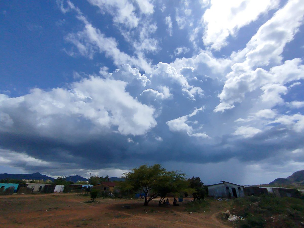 ClimaMgta's tweet image. Así se ve desde Altagracia la nube que está sobre el Municipio Díaz. #26jul 2:30 pm

Vía
Carlos Fernández