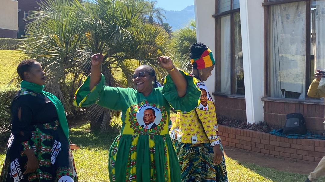 ZBCNewsonline's tweet image. THE ZANU PF Women’s League inter-district meeting held in Mutare this Saturday saw the party wing reaffirming its commitment to growing the party support base under the leadership of President Emmerson Mnangagwa
zbcnews.co.zw/zanu-pf-womens…