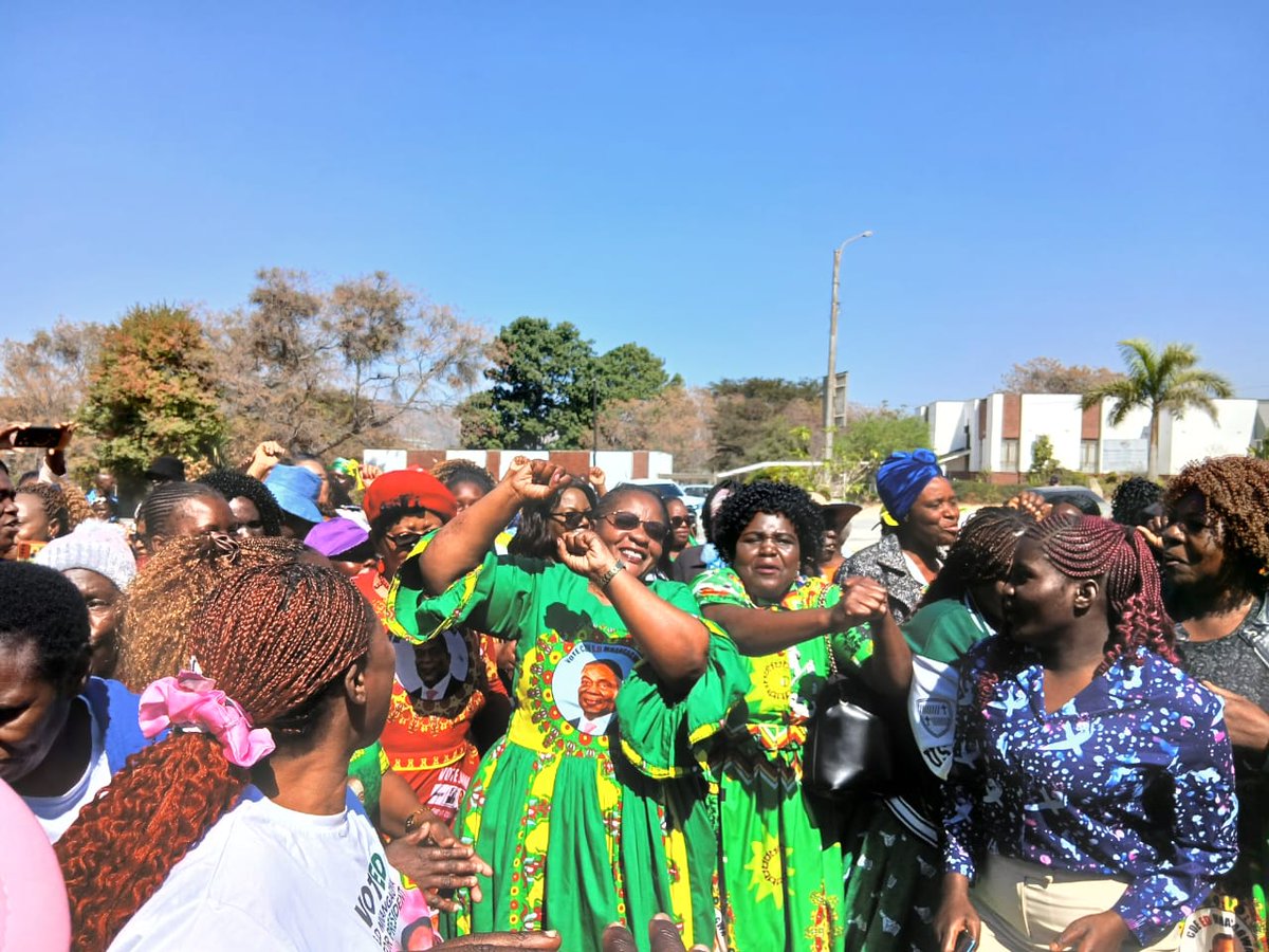 ZBCNewsonline's tweet image. THE ZANU PF Women’s League inter-district meeting held in Mutare this Saturday saw the party wing reaffirming its commitment to growing the party support base under the leadership of President Emmerson Mnangagwa
zbcnews.co.zw/zanu-pf-womens…