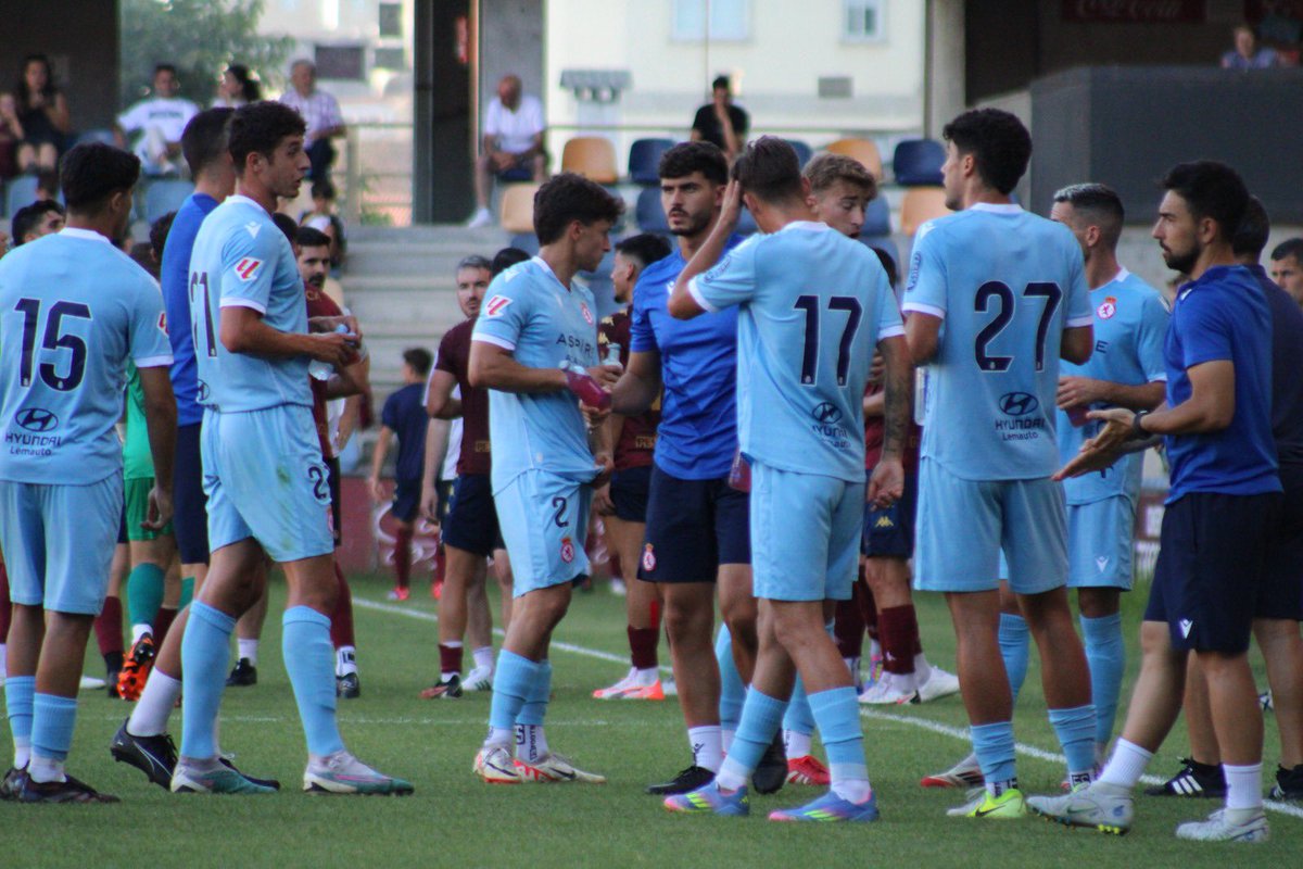 CyDLeonesa's tweet image. ⏱️ 72’ | 0-0 | #PretemporadaCyDL
Pausa de hidratación 💧
#AúpaCultu
