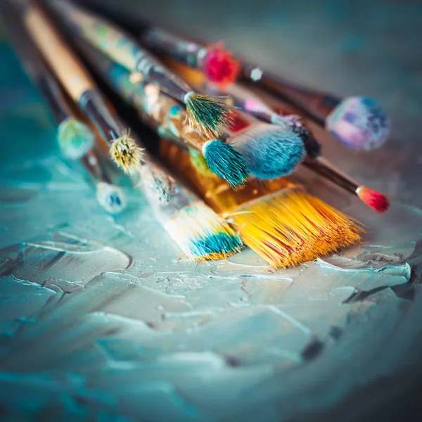 ForgottenAstro2's tweet image. if I could create
the world anew
I'd use fresh-cut colors
in shades of you
I'd paint you the sky
in purples and blues
and give you the sun
with warm daffodil hues
Rich #crimson to color
the bow of your lips
a ghost of a smile
awaiting a kiss
#vss365