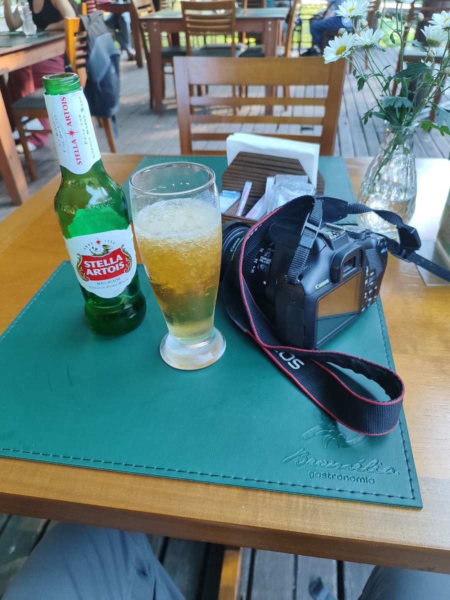 lucasnatpho's tweet image. Um brinde à direita que se importa com o meio ambiente, aquela mesmo que sabe usar talheres.