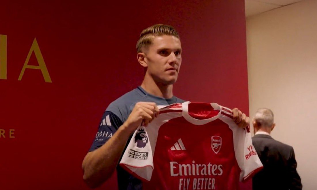_thonX's tweet image. I see Rasmus Gyokeres in this picture at emirates stadium