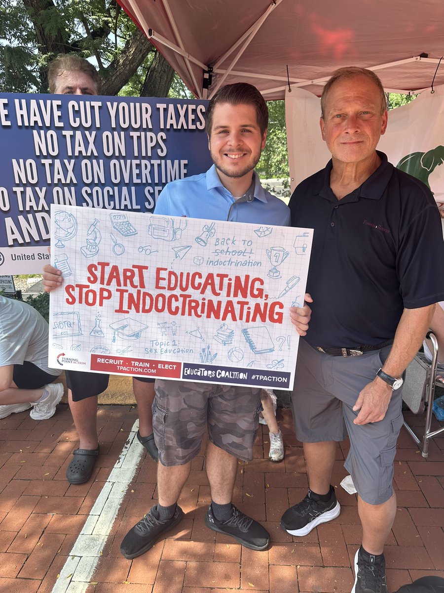 Made a pit stop today to assist the Oakmont Republican Committee at the local street sale.

Great to meet Nick Paradise &amp; Joseph Rodkey who are some of our local Allegheny County candidates running in the community! 

<a href="/TPAction_/">Turning Point Action</a>