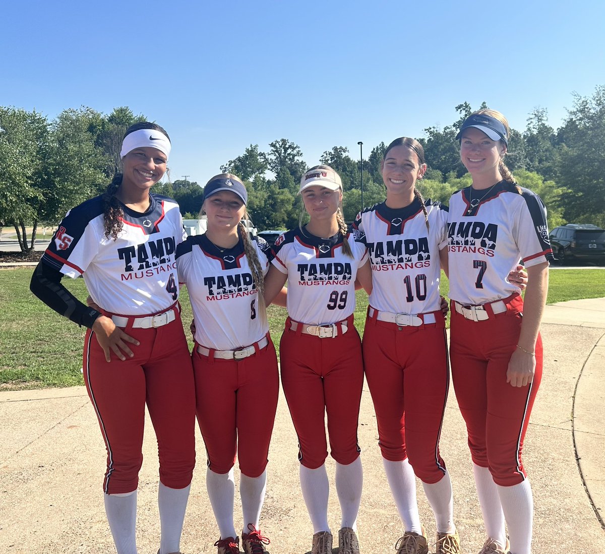 TampaMustangsRT's tweet image. Top 16 finish at AFON - Chattanooga for our season finale!! The girls battled and never let up!! Bombs and Double plays! A strong last hurrah for our seniors 💪🏽🥎💙❤️