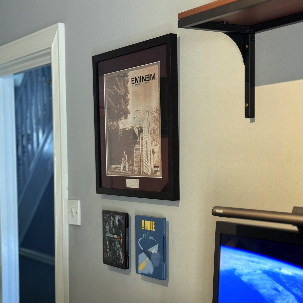 FrameAGame's tweet image. Finally got the @TonyHawkTheGame 3+4 collectors board up alongside one of my favourite Element decks.
The Marshall Mathers LP vinyl frame found a new home, and a couple of MagLevate mounts are levitating the 8 Mile and Uncharted 4 steelbooks like magic!
Time for a mojito. 🤤