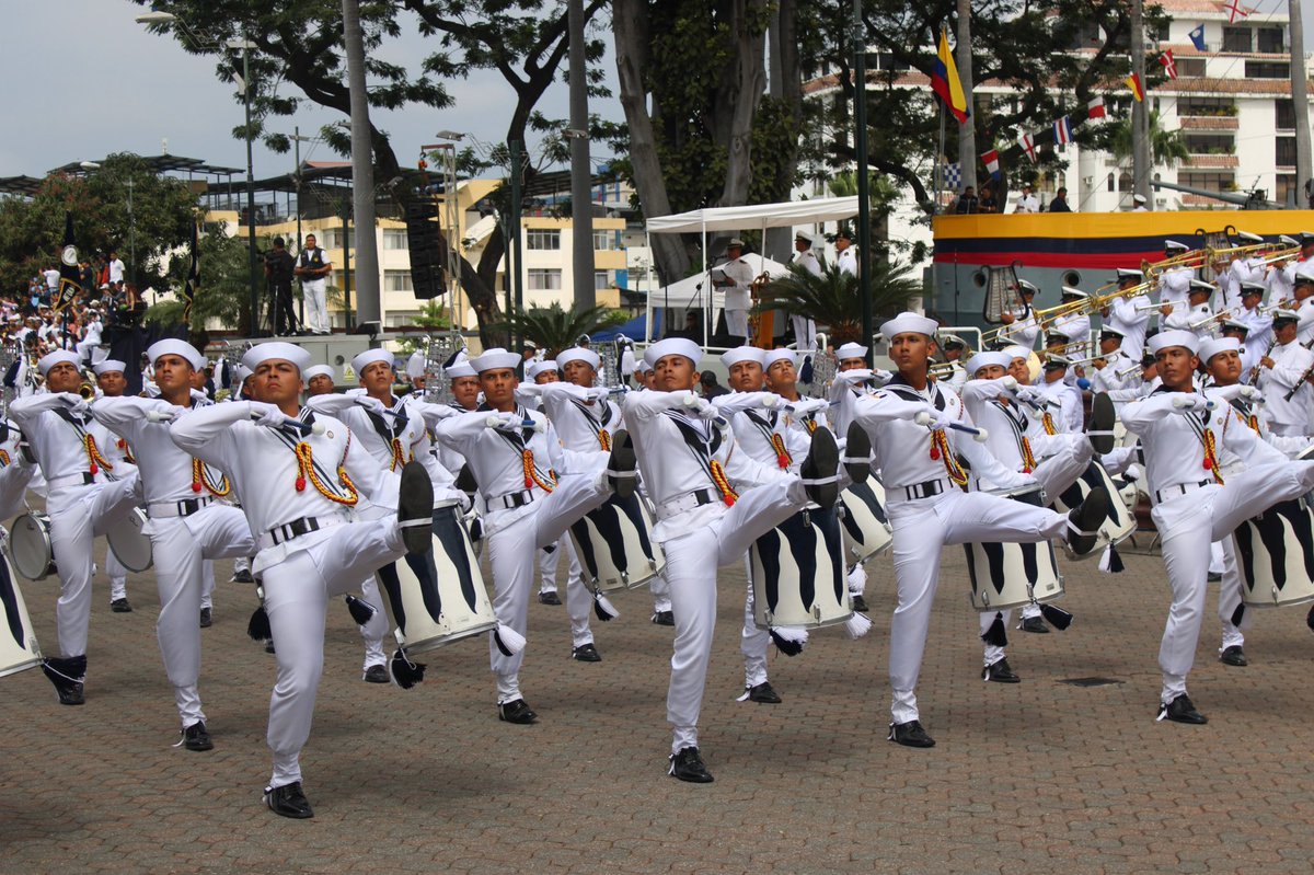 armada_ecuador's tweet image. #Guayaquil || En el marco de la ceremonia conmemorativa por el octogésimo cuarto aniversario del glorioso Combate Naval de Jambelí, y día clásico de la Armada del Ecuador, se realizó la gran parada militar con la presentación del Comandante de Operaciones Navales encabezando el…