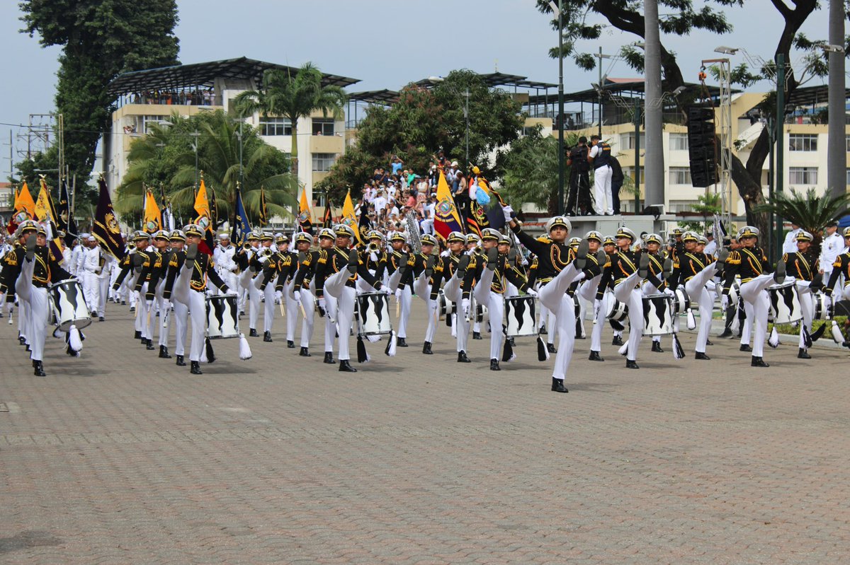 armada_ecuador's tweet image. #Guayaquil || En el marco de la ceremonia conmemorativa por el octogésimo cuarto aniversario del glorioso Combate Naval de Jambelí, y día clásico de la Armada del Ecuador, se realizó la gran parada militar con la presentación del Comandante de Operaciones Navales encabezando el…