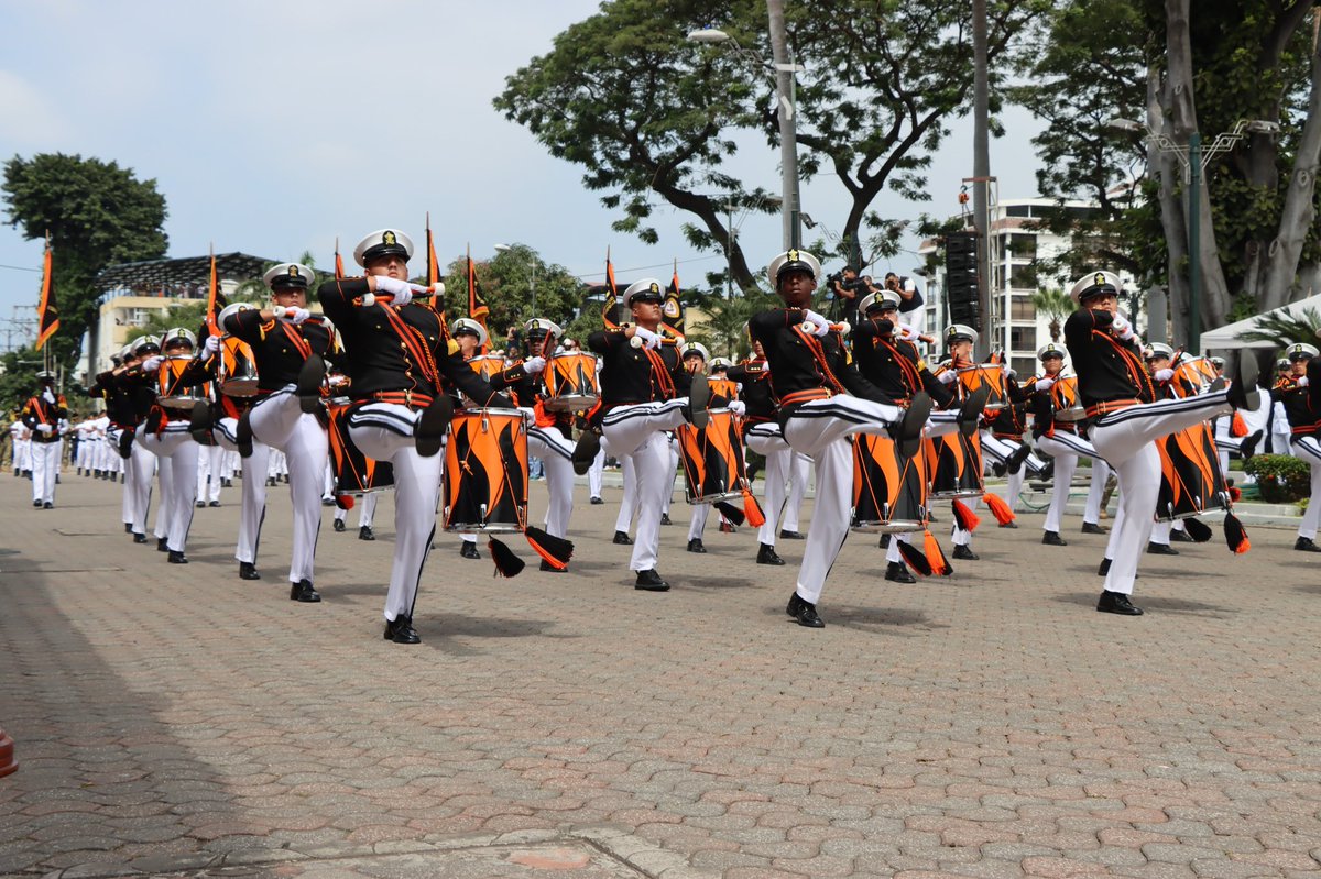 armada_ecuador's tweet image. #Guayaquil || En el marco de la ceremonia conmemorativa por el octogésimo cuarto aniversario del glorioso Combate Naval de Jambelí, y día clásico de la Armada del Ecuador, se realizó la gran parada militar con la presentación del Comandante de Operaciones Navales encabezando el…