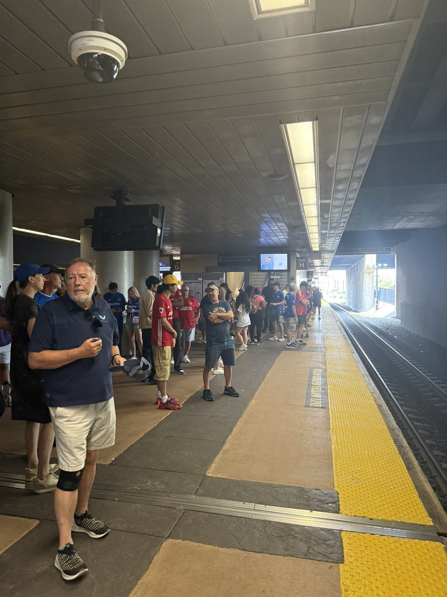 Muppetiers's tweet image. PL fans (mostly United & Everton with a few Bournemouth sprinkled in) filling the lines to MetLife.