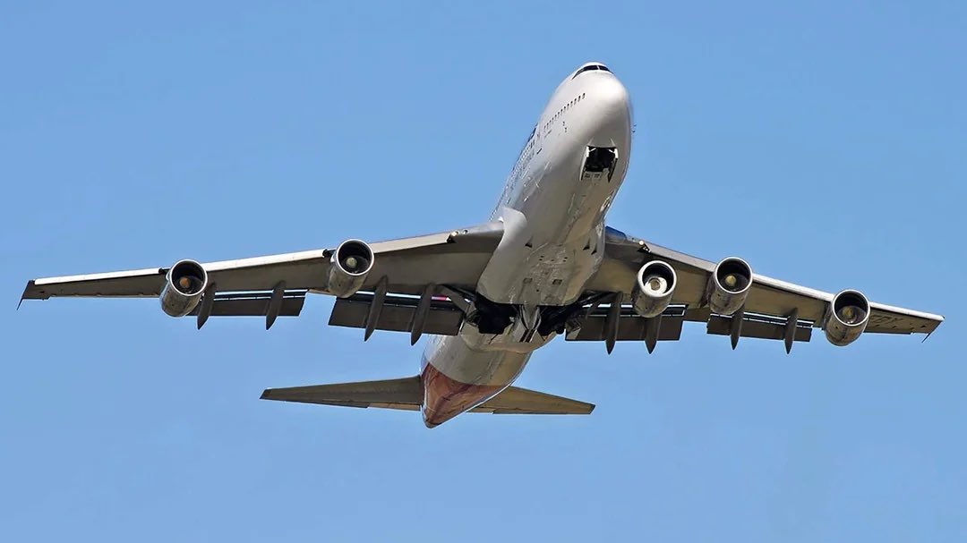 ITDUDE Fella (@the_real_itdude) on Twitter photo <a href="/AirplaneCentral/">Aviation Facts</a> An average 747 has 4 engines. If the above one has only 3, then somewhere there must be one with 5 🫡 <a href="/AirplaneCentral/">Aviation Facts</a> An average 747 has 4 engines. If the above one has only 3, then somewhere there must be one with 5 🫡