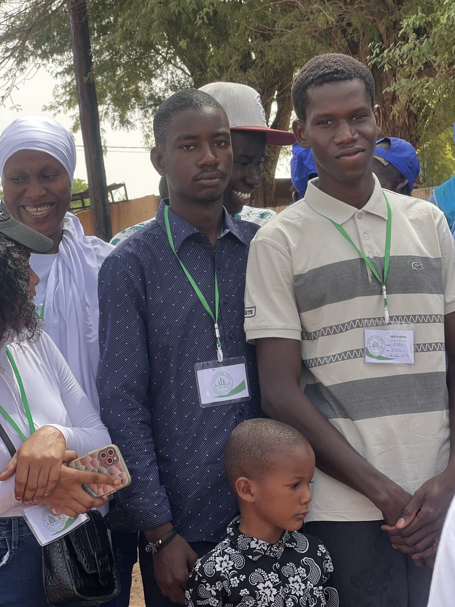 Ahmath_diallo's tweet image. Planter un arbre, c’est planter un espoir. Un geste simple, mais porteur d’un sens profond.
#QuartierVertChallenge
#SenegalVertChallenge