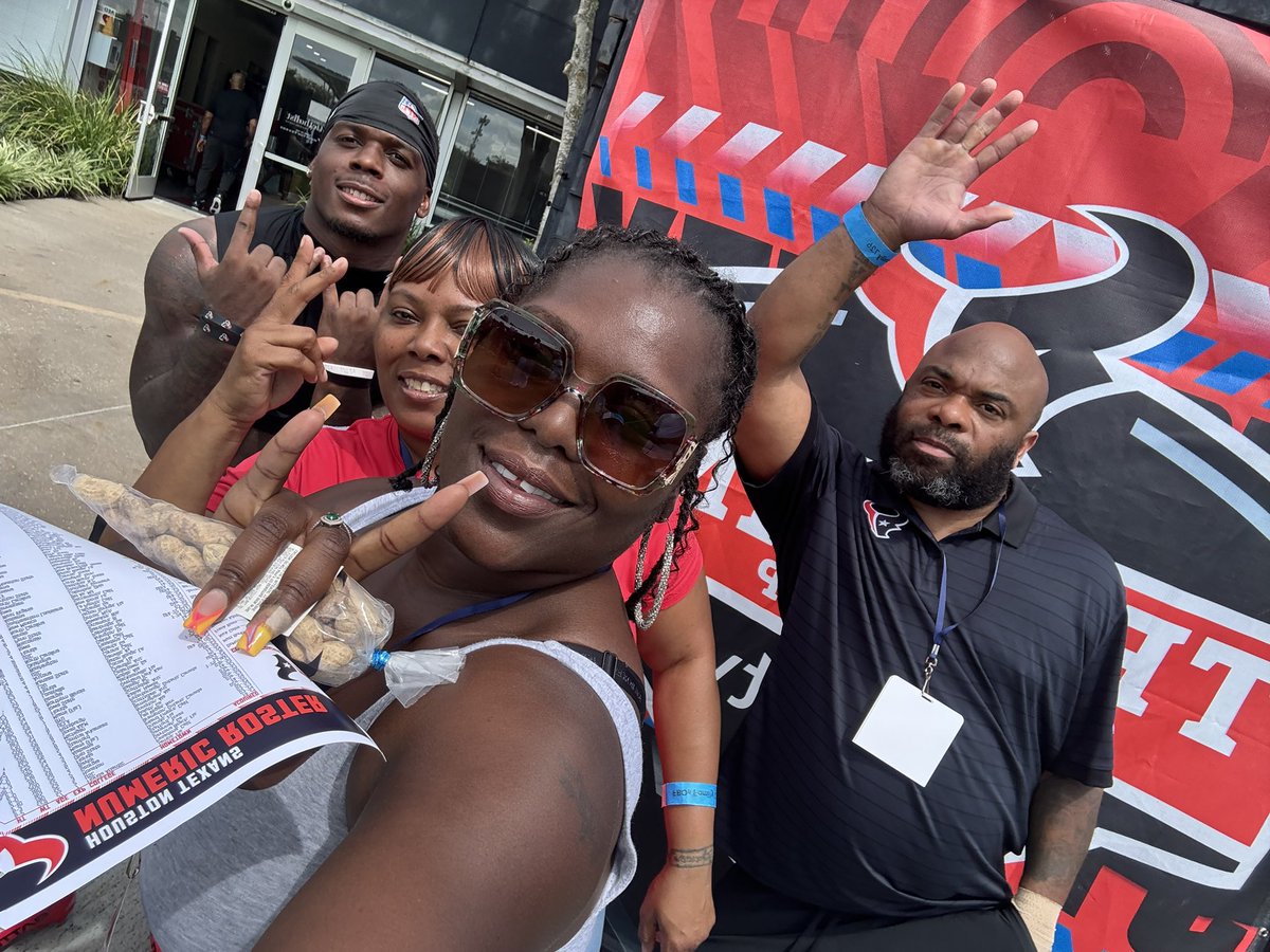 MissKayCJr's tweet image. All in Houston like wassup Woody!
From ATL to MISSISSIPPI to LA to TEXAS!!! Blessed up Woody! @TamekaMarks14