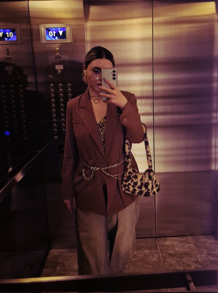 agressive_meow's tweet image. some of the outfits during the week💅