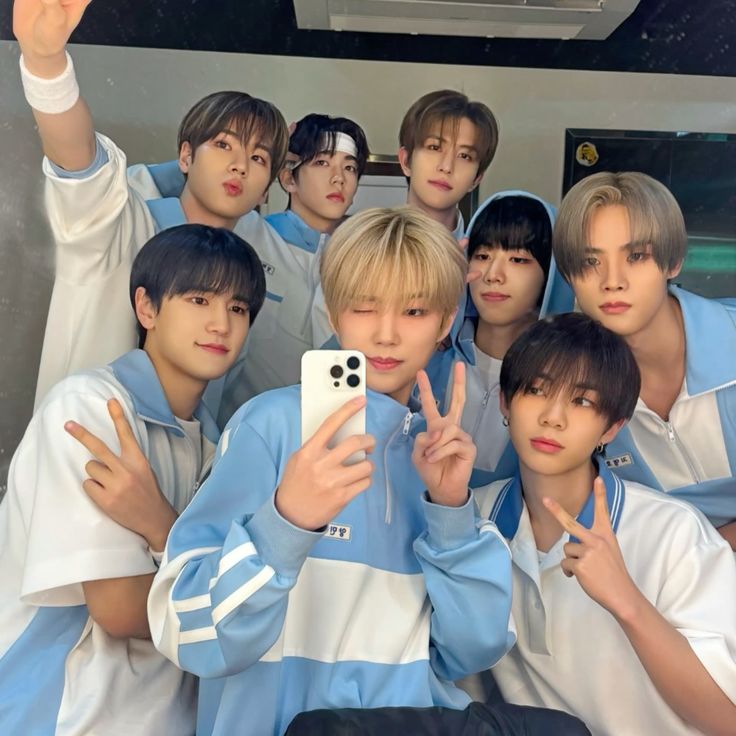 8TURNBRAZIL's tweet image. Oii, venham conhecer um pouco dos nossos meninos do 8TURN 🩵🩵

#8TURN #에잇턴 #エイトターン  #LEGGO #8TURN_LEGGO #8TURN1stWorldTour #8TURNRISE