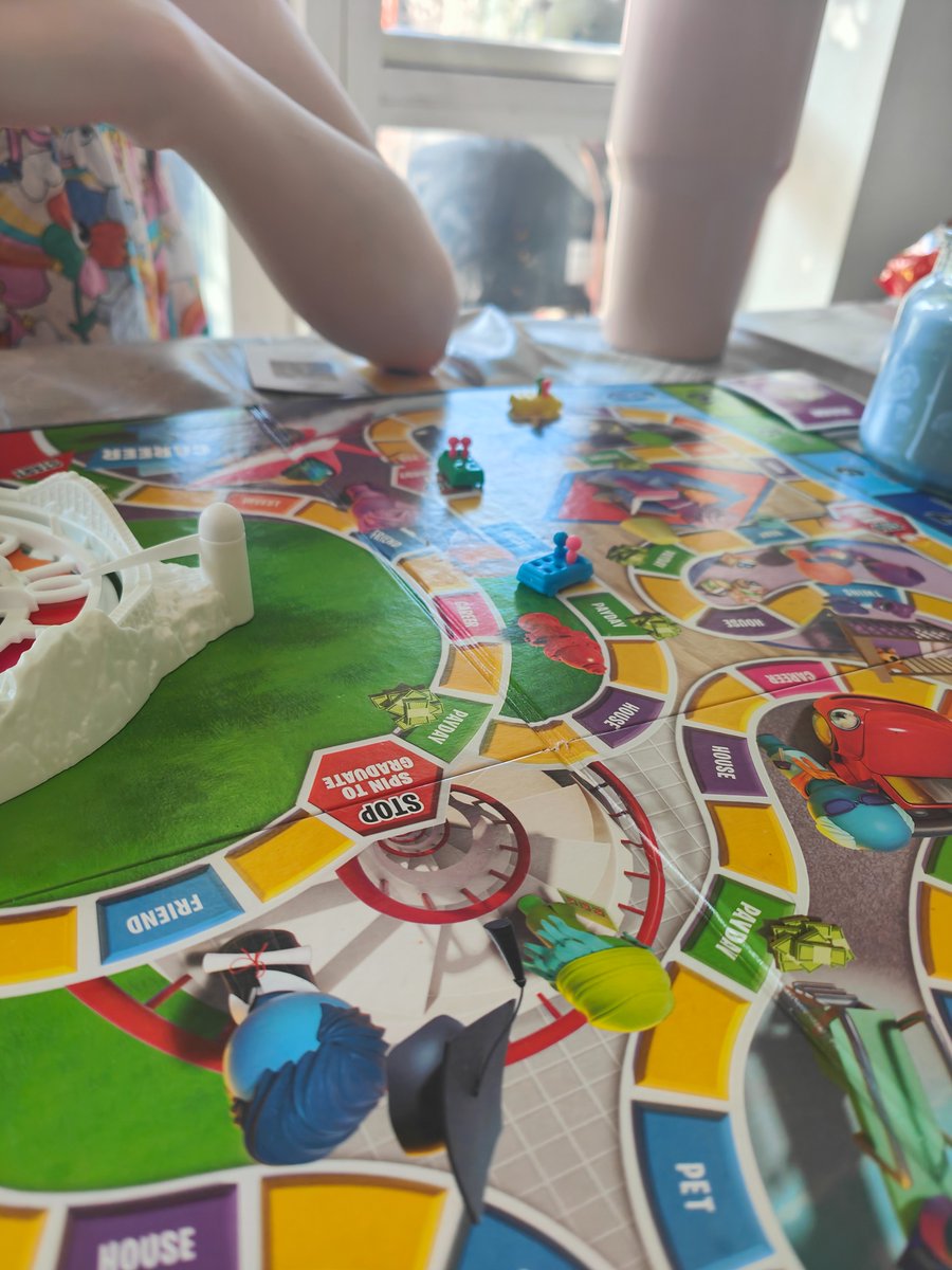 SNewman5152's tweet image. Day 24 of #100daysofhomeed
Board games.
Cluedo. We discovered the term Orchid is from the greek Testicle.
So Professor Orchid became Professor Testicle for the duration of the game.
I'm not sure who won. It wasn't professor Testicle
A bit of maths on accuracy and estimation