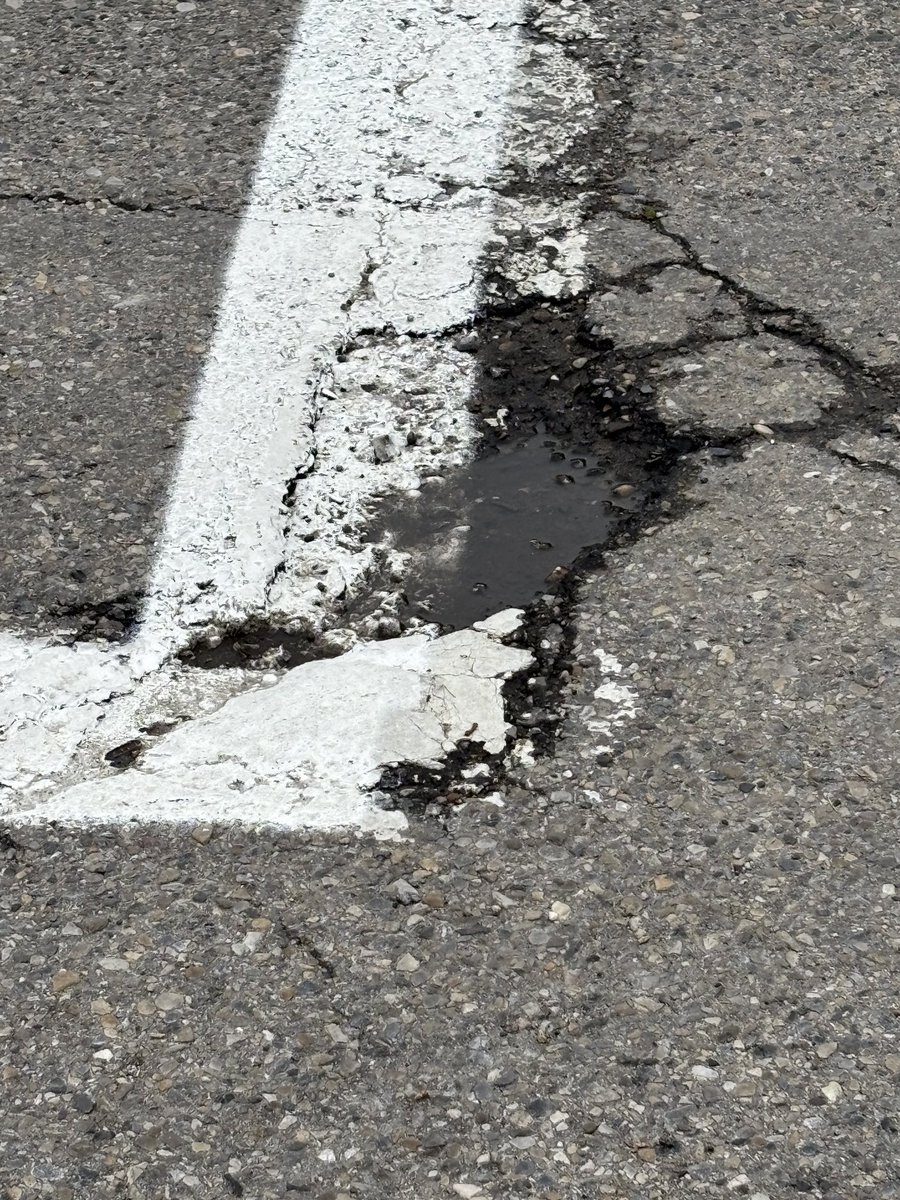 Sheldon4Ward4's tweet image. Fix the pothole or just paint over it?
Shameful!