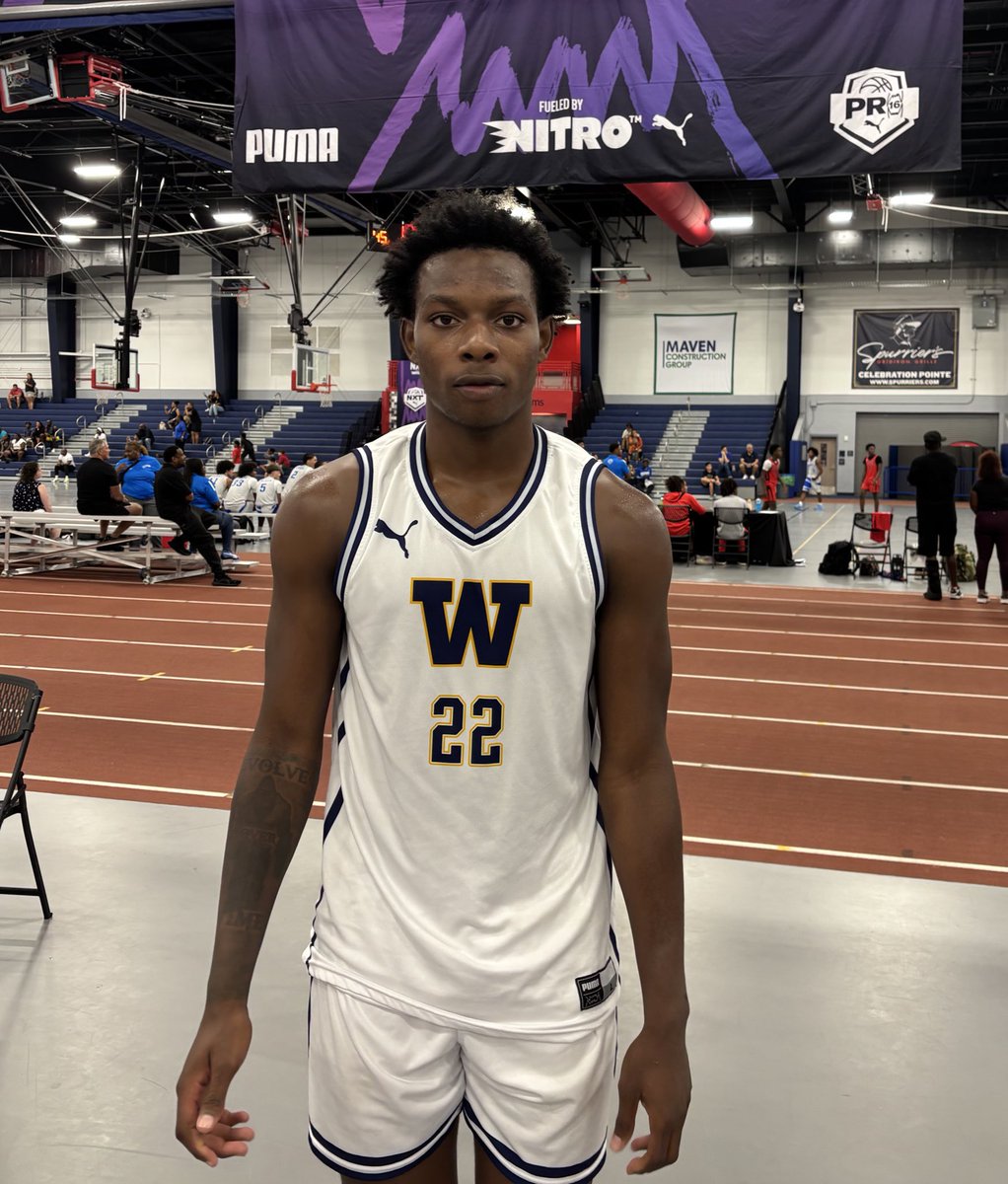 WolvesSelect's tweet image. Big game and big win last night for our 17u Wolves as 2026 combo guard @tariqmcleod lead the way with 25pts. 18 of those 25 came in the second half. 2028 Guard Xavier Police and 2026 Forward Roobens Jabouin both contributed 10pts a piece. #WolvesPack