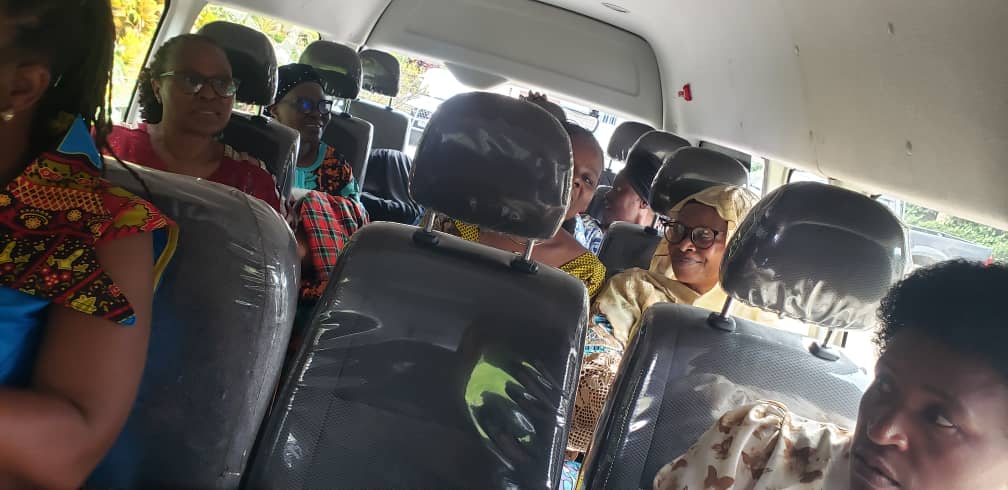 La délégation de dynamique femme des Diocèses de Nyundo au Rwanda et de Goma de la RDC en route vers Kigali pour échanger des expériences de cohabitation pacifique transfrontalière. C'est dans une session organisée par l'ACEAC. La paix est possible si les femmes s'y mettent.