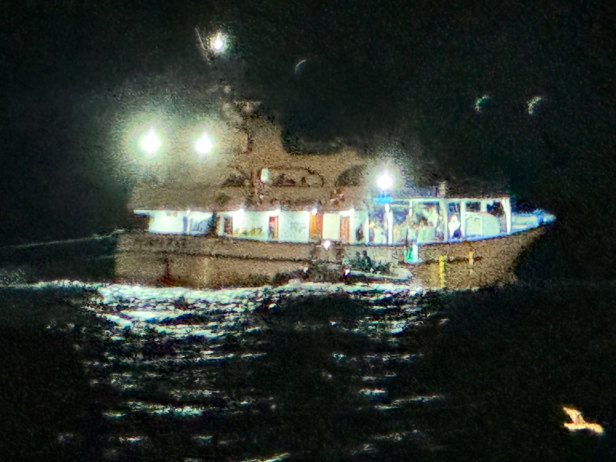 armada_ecuador's tweet image. #Galápagos | La Armada del Ecuador, a través de la DIRGIN y en coordinación con el ECU-911, realizó con éxito una evacuación médica de emergencia a 70 millas náuticas al sur de San Cristóbal.
La alerta fue emitida por una embarcación ecuatoriana, luego de que uno de sus…
