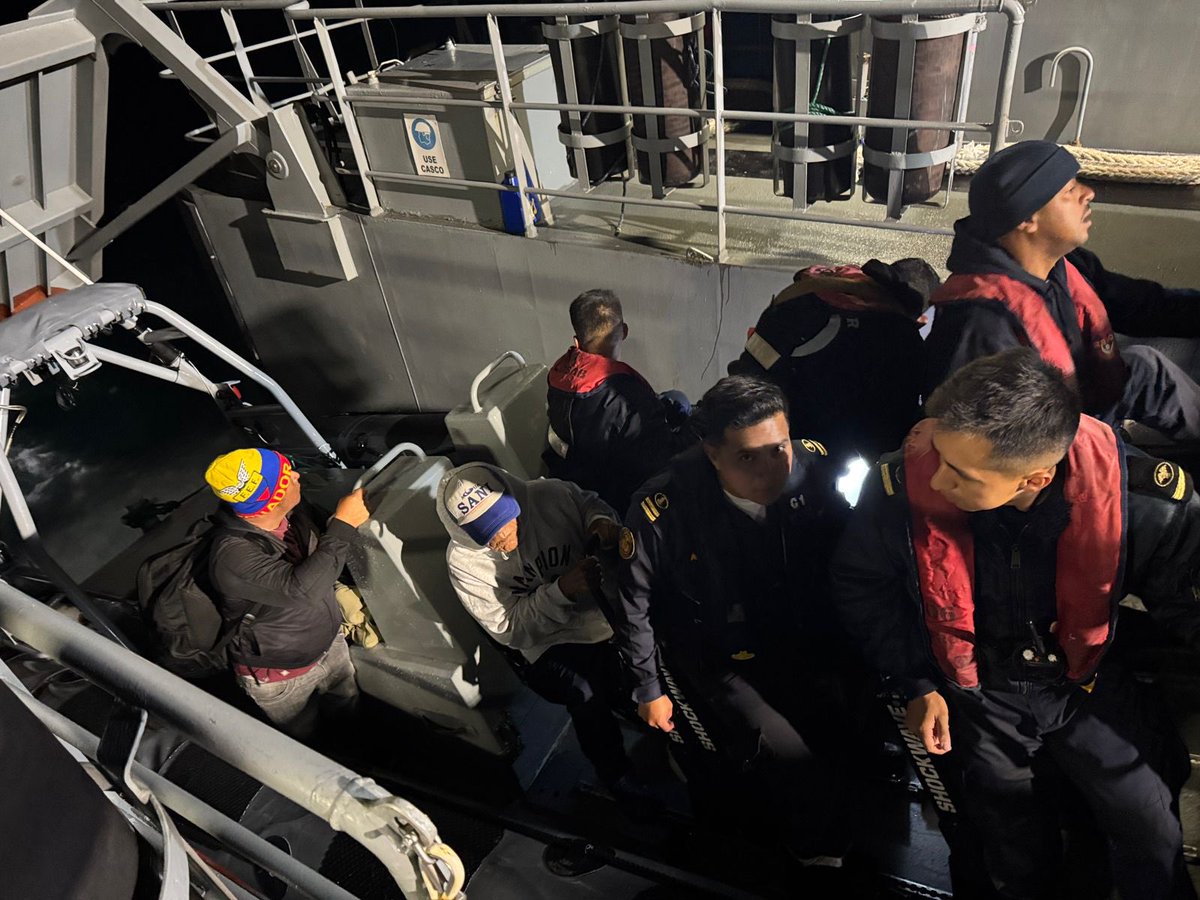armada_ecuador's tweet image. #Galápagos | La Armada del Ecuador, a través de la DIRGIN y en coordinación con el ECU-911, realizó con éxito una evacuación médica de emergencia a 70 millas náuticas al sur de San Cristóbal.
La alerta fue emitida por una embarcación ecuatoriana, luego de que uno de sus…