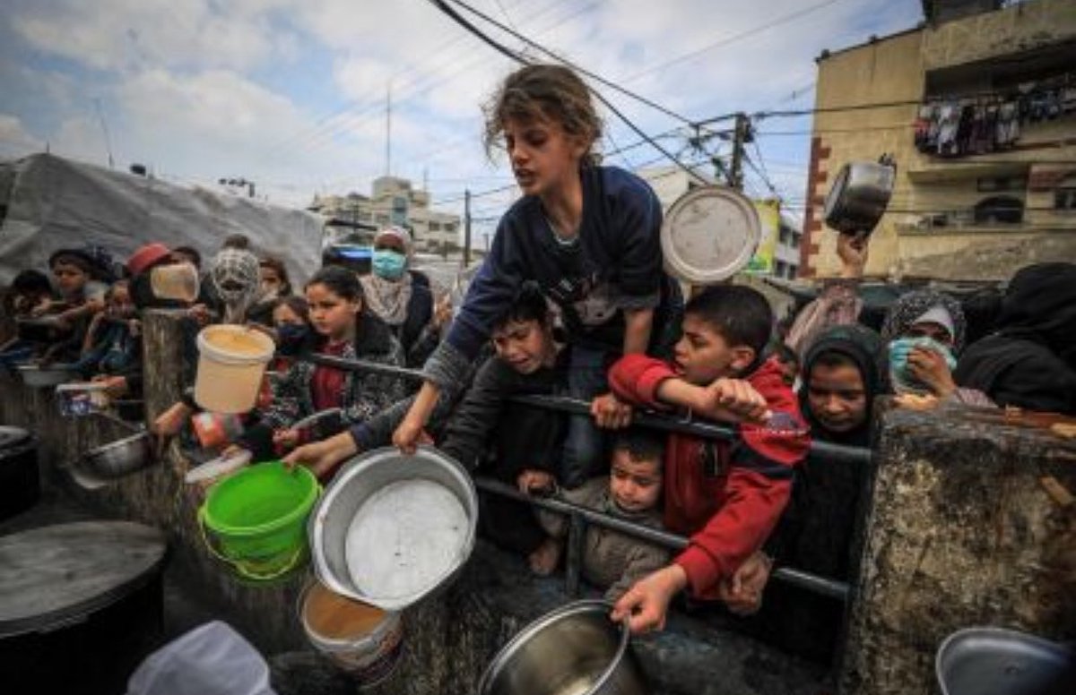 حينما كنت أغطي حرب البوسنة والهرسك بين عامي 1994 و 1995 وقبلها حرب أفغانستان خلال الاحتلال السوفييتي بين عامي 1987و 1990 لم تكن هناك تغطية تليفزيونية على الهواء للمذابح والجرائم التي يرتكبها السوفيت أو الصرب ضد المسلمين في أفغانستان والبوسنة كما نشاهد الجرائم التي يرتكبها