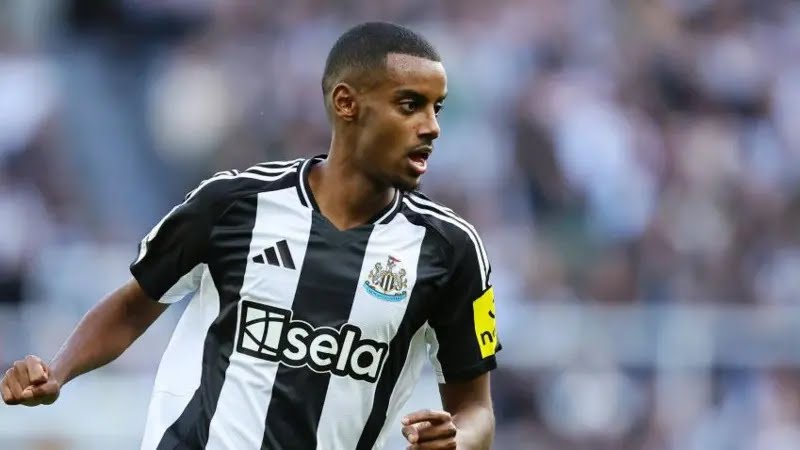whispering_wiz's tweet image. • Completed! Viktor Gyökeres joins Arsenal on 5 year deal with Jersey Number 14 Confirmed✅️

• Luis Diaz desires to leave Liverpool as Bayern sent new proposal

• Chelsea set to loan out Marc Guiu with no buy option

• Alexander Isak says NO to any transfer with Saudi move