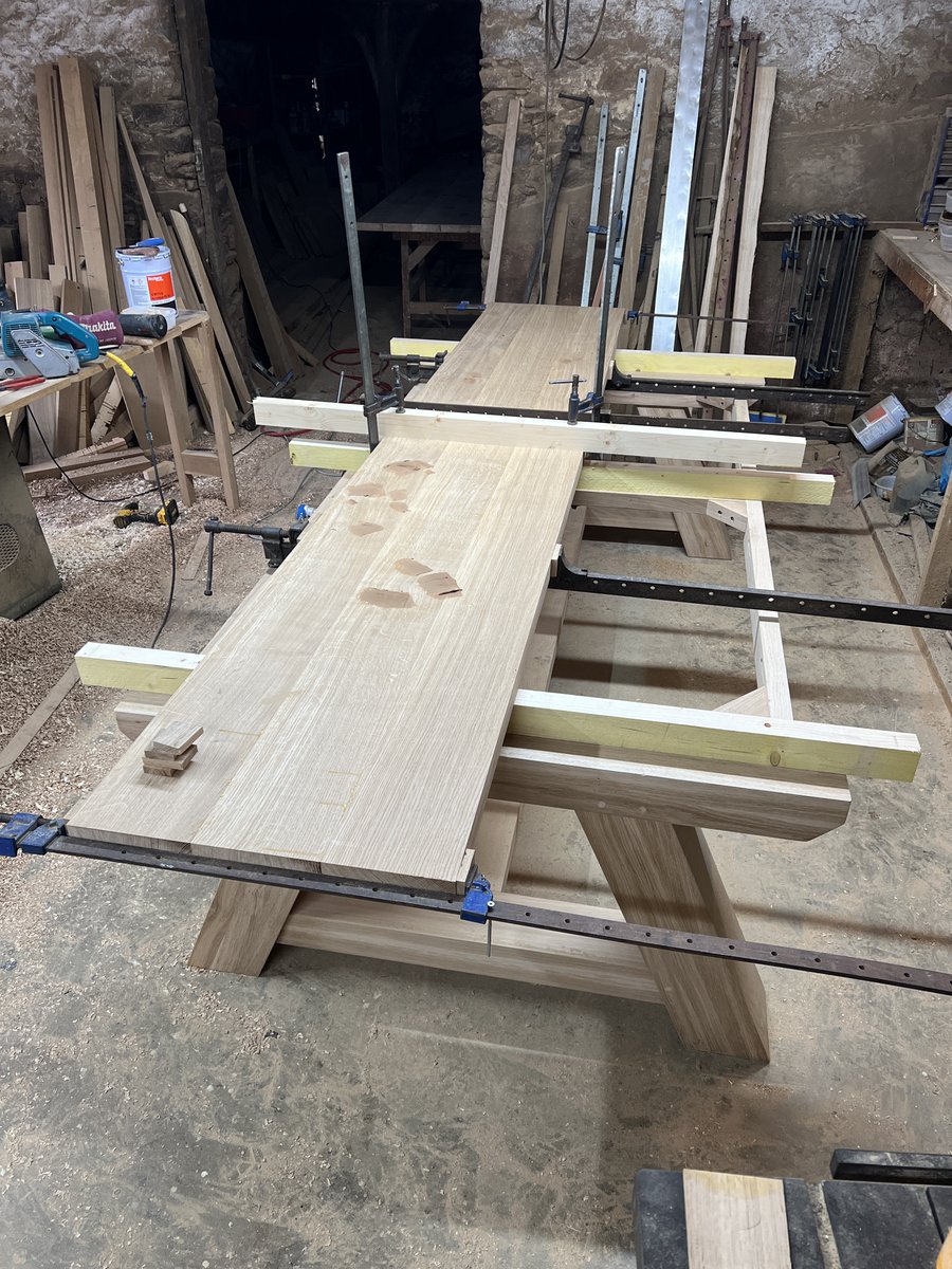MakersBespoke's tweet image. This table top is 150 wide (x 3m), so has gone together in sections. It's all hands on deck to turn it each time it's needed. A 'skirt' is being added to give the illusion of more depth. The weight is very real however! #table
bit.ly/45lkDhU #kitchentable #handmadetable