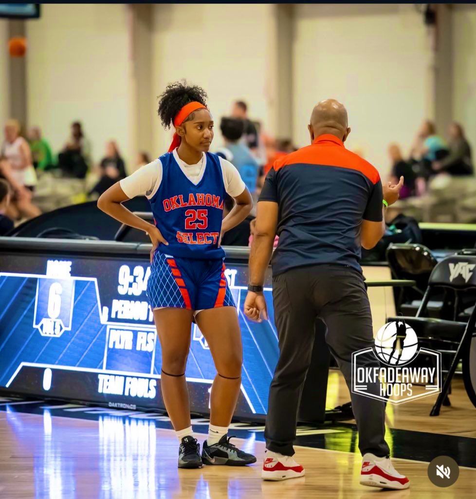 Khloe Smith (@khlobeballin) on Twitter photo From being injured my whole freshman year and getting cleared may 1st. This aau season was a great season of growth thank you <a href="/CoachHatchett/">Lenny Hatchett</a> for the opportunity of allowing me to be apart and grow with your organization. I look forward to my high school sophomore season 🧡🖤💪🏽 From being injured my whole freshman year and getting cleared may 1st. This aau season was a great season of growth thank you <a href="/CoachHatchett/">Lenny Hatchett</a> for the opportunity of allowing me to be apart and grow with your organization. I look forward to my high school sophomore season 🧡🖤💪🏽