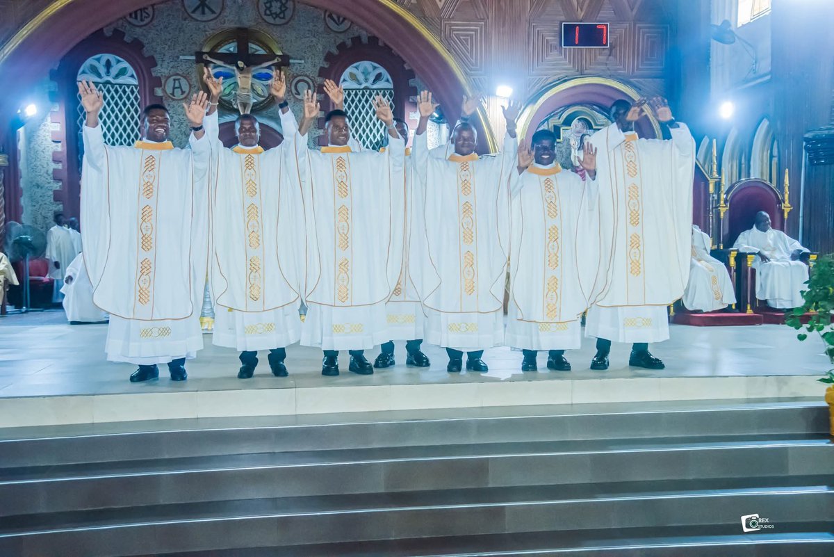 FrUgochukwu's tweet image. Today, the Catholic Diocese of Aba, Nigeria was blessed with the gift of seven new priests. Congratulations to the new priests and may God be with them in their mission🙏🏿