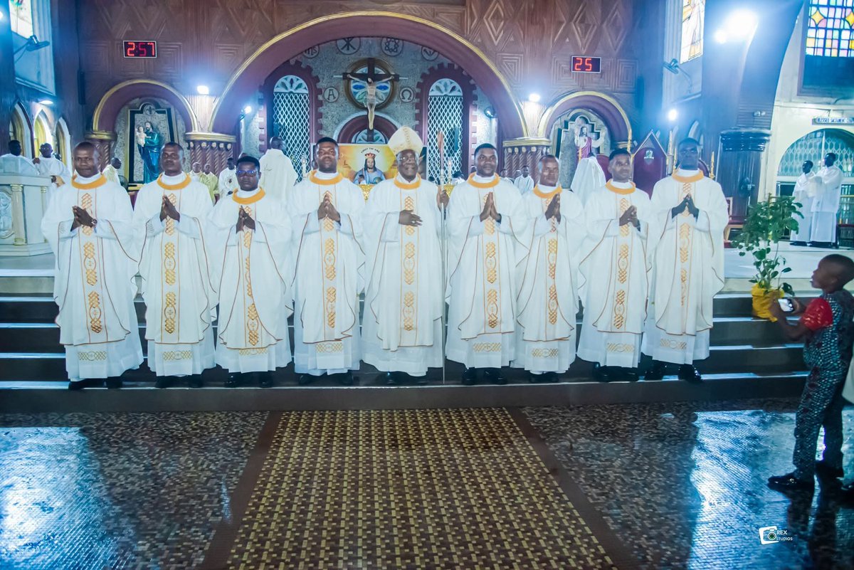 FrUgochukwu's tweet image. Today, the Catholic Diocese of Aba, Nigeria was blessed with the gift of seven new priests. Congratulations to the new priests and may God be with them in their mission🙏🏿