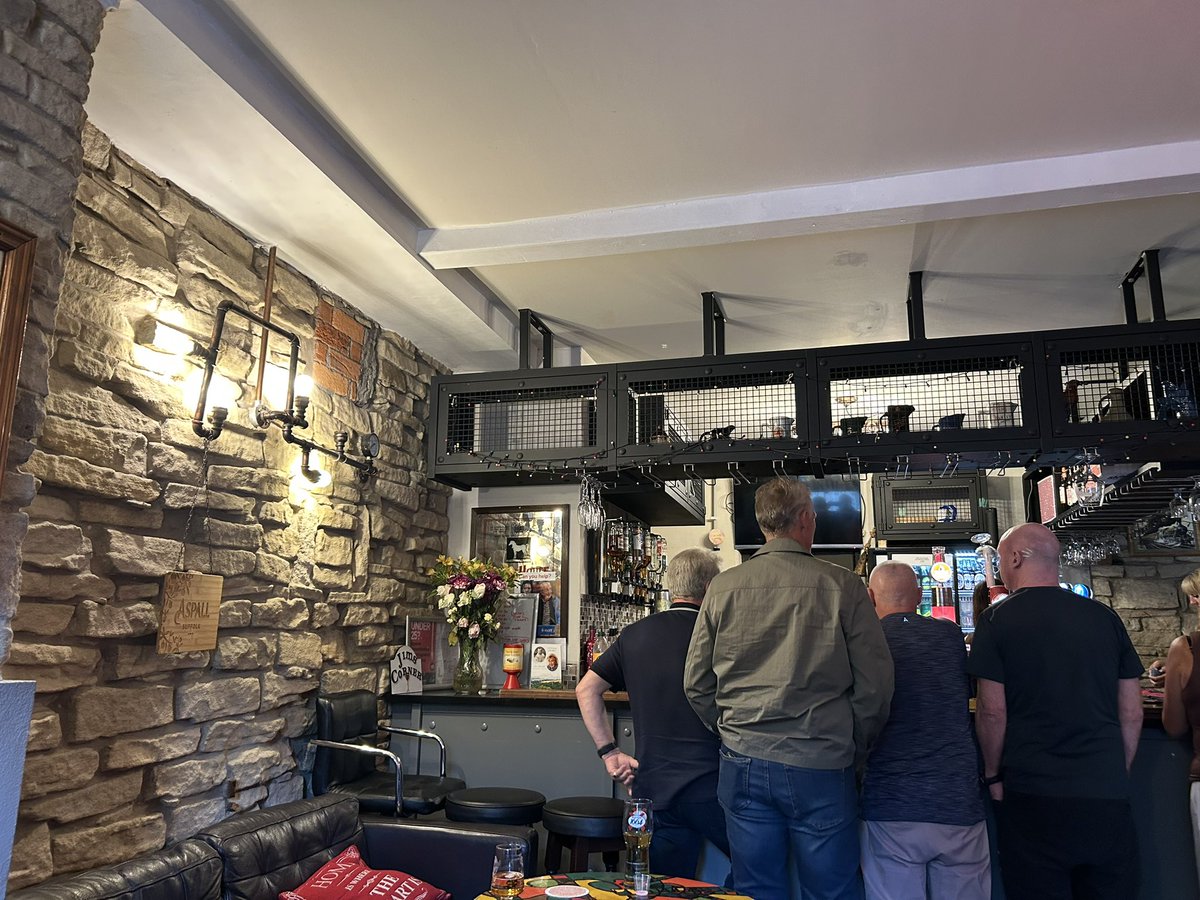 yuan_pablo321's tweet image. We are very lucky to live in a country that has boozers like this ..@Britains___Pubs @VinnieSull1van