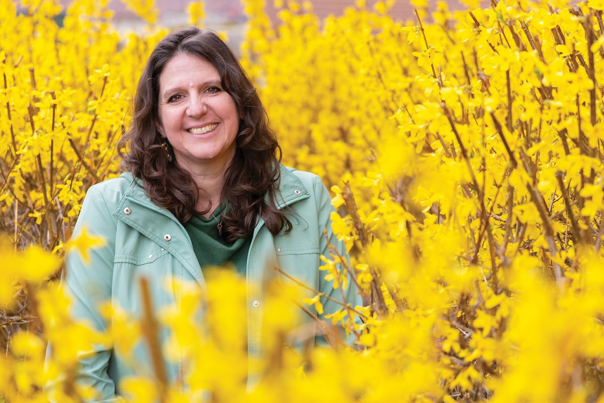 From poems to field guides to memoirs, CWU’s Maya Jewell Zeller writes across genres — and teaches her students to do the same.

Read More🔗: cwu.edu/about/media-re…