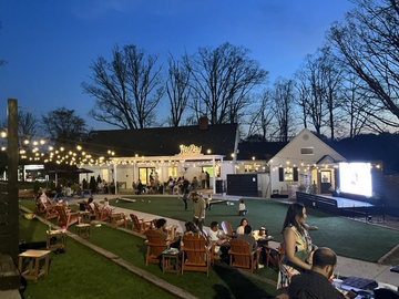 Weekends😘🥰❤️Every downtown should endeavor to have a public gathering place suitable for swings.  It’s the small details that make the difference.