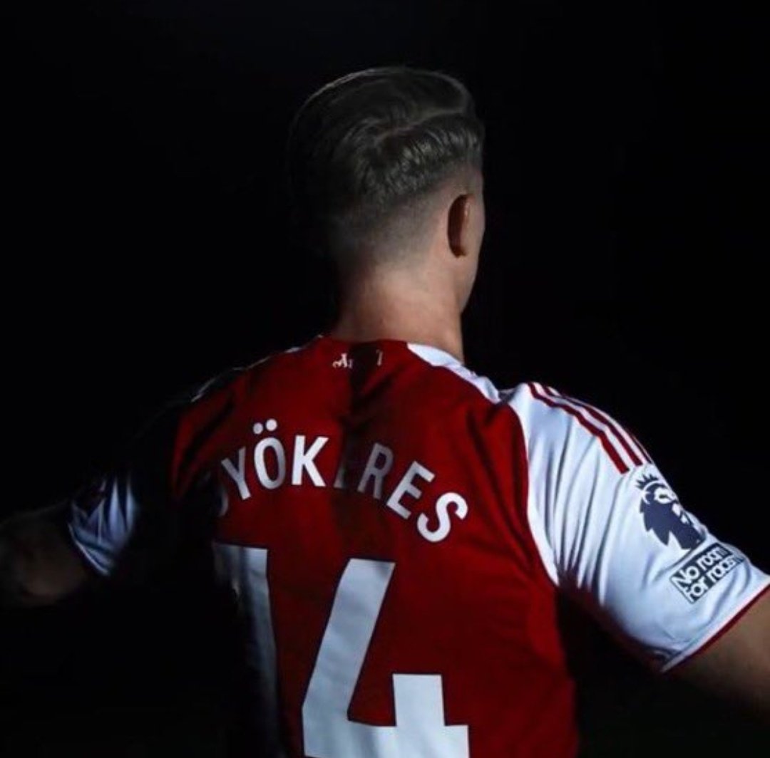 lfcmarkk's tweet image. What they see               What I see