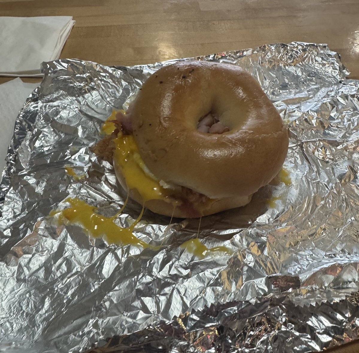 peters8620's tweet image. That’s a proper bagel sammich 🤌