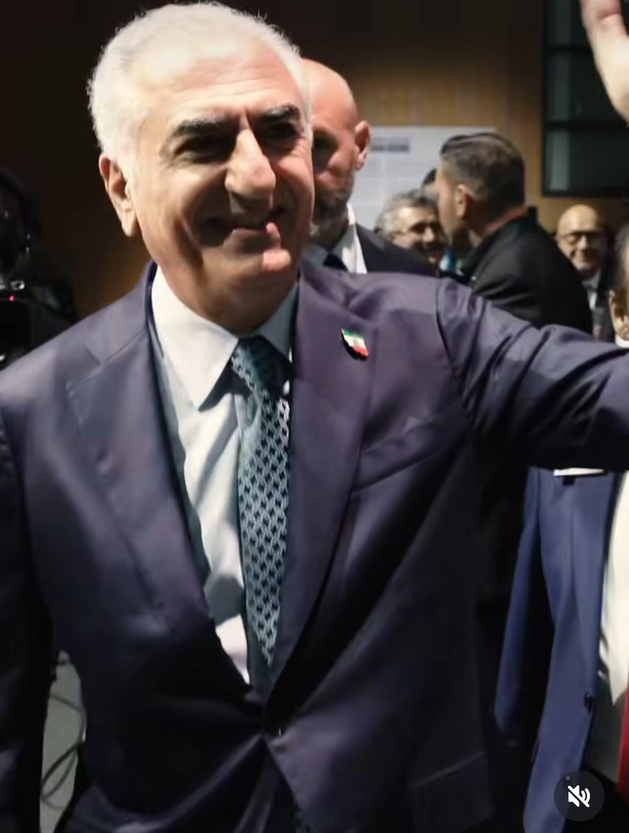 Monarchies2000's tweet image. "Aujourd'hui est un jour de fierté pour nous tous. Nous sommes une opposition unie et unie. Main dans la main, nous ramènerons la liberté et la prospérité en Iran", a déclaré le prince @PahlaviReza pour la Conférence de coopération nationale. #KingRezaPahlavi #monarchy 👑🦁