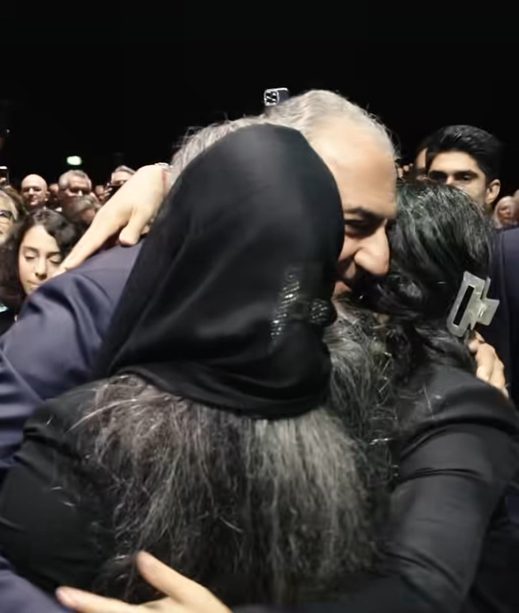 Monarchies2000's tweet image. "Aujourd'hui est un jour de fierté pour nous tous. Nous sommes une opposition unie et unie. Main dans la main, nous ramènerons la liberté et la prospérité en Iran", a déclaré le prince @PahlaviReza pour la Conférence de coopération nationale. #KingRezaPahlavi #monarchy 👑🦁
